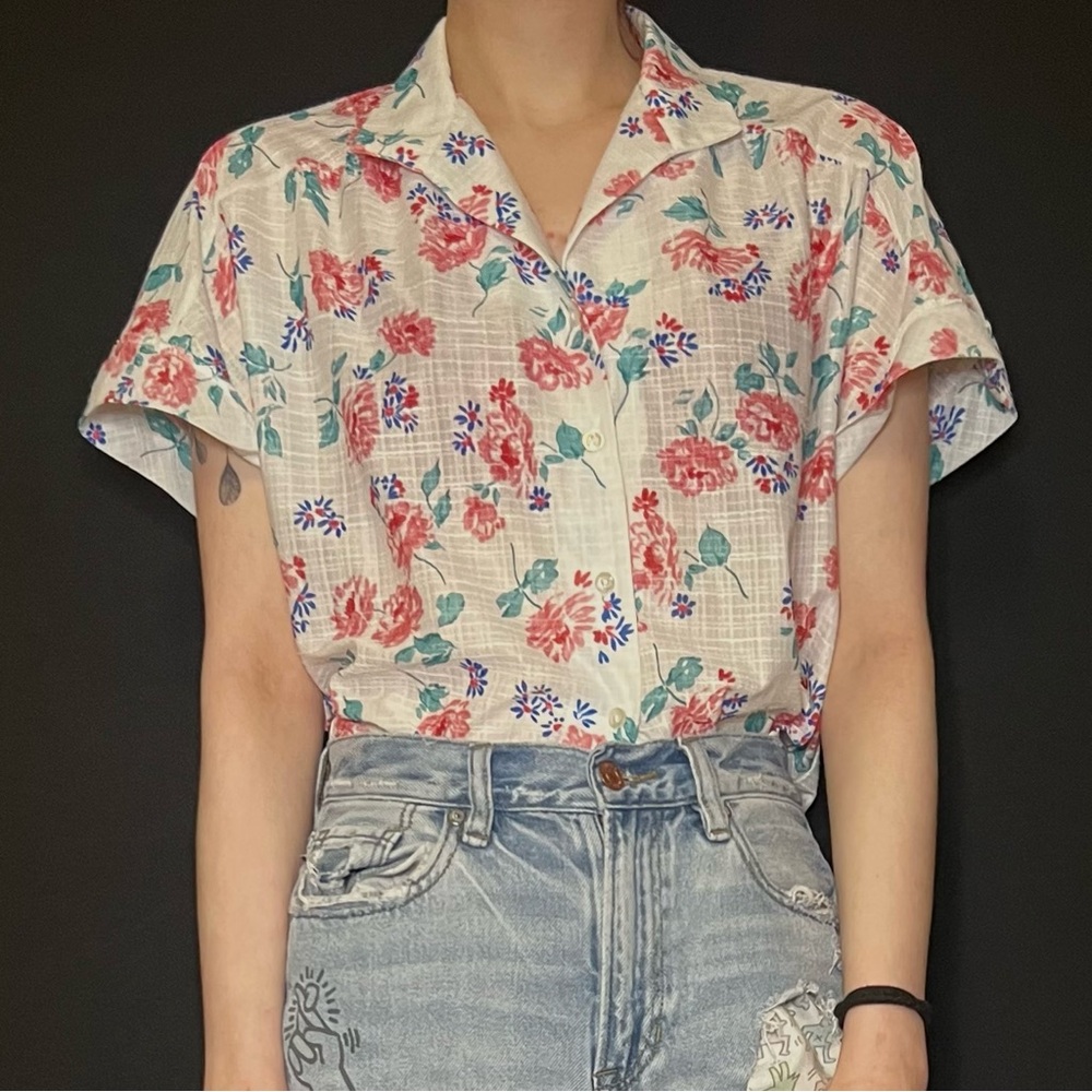Vintage allairds white and floral translucent short sleeve button up blouse
